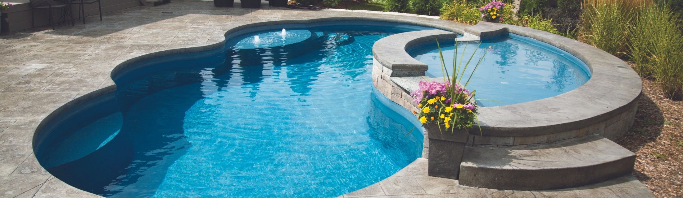Narellan-Pools-Resolute-Fiberglass-Swimming-Pool-and-Resolute-Splash-Deck-with-waterline-tiles